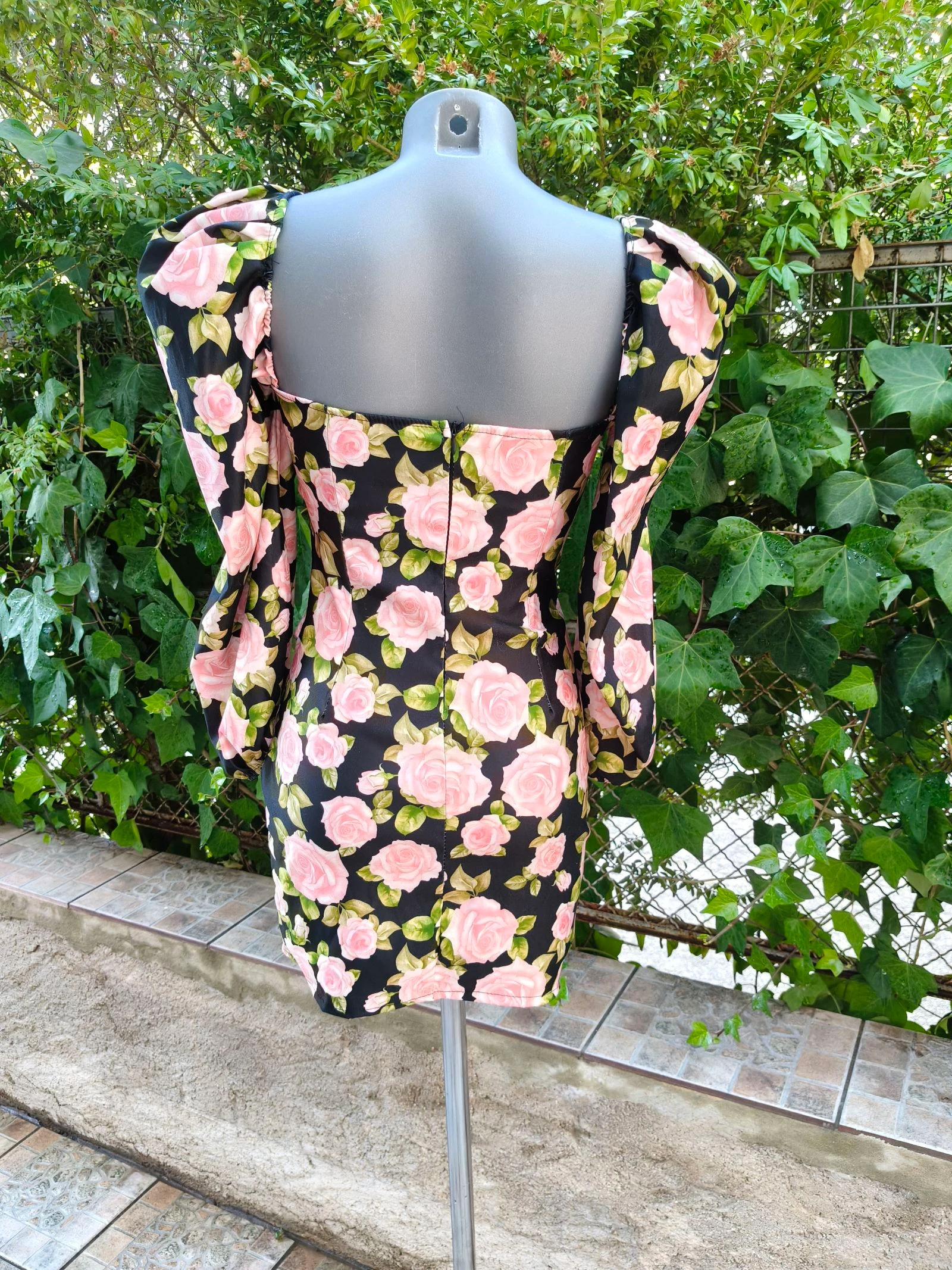 Robe courte fleurie avec manches bouffantes – photo 7
